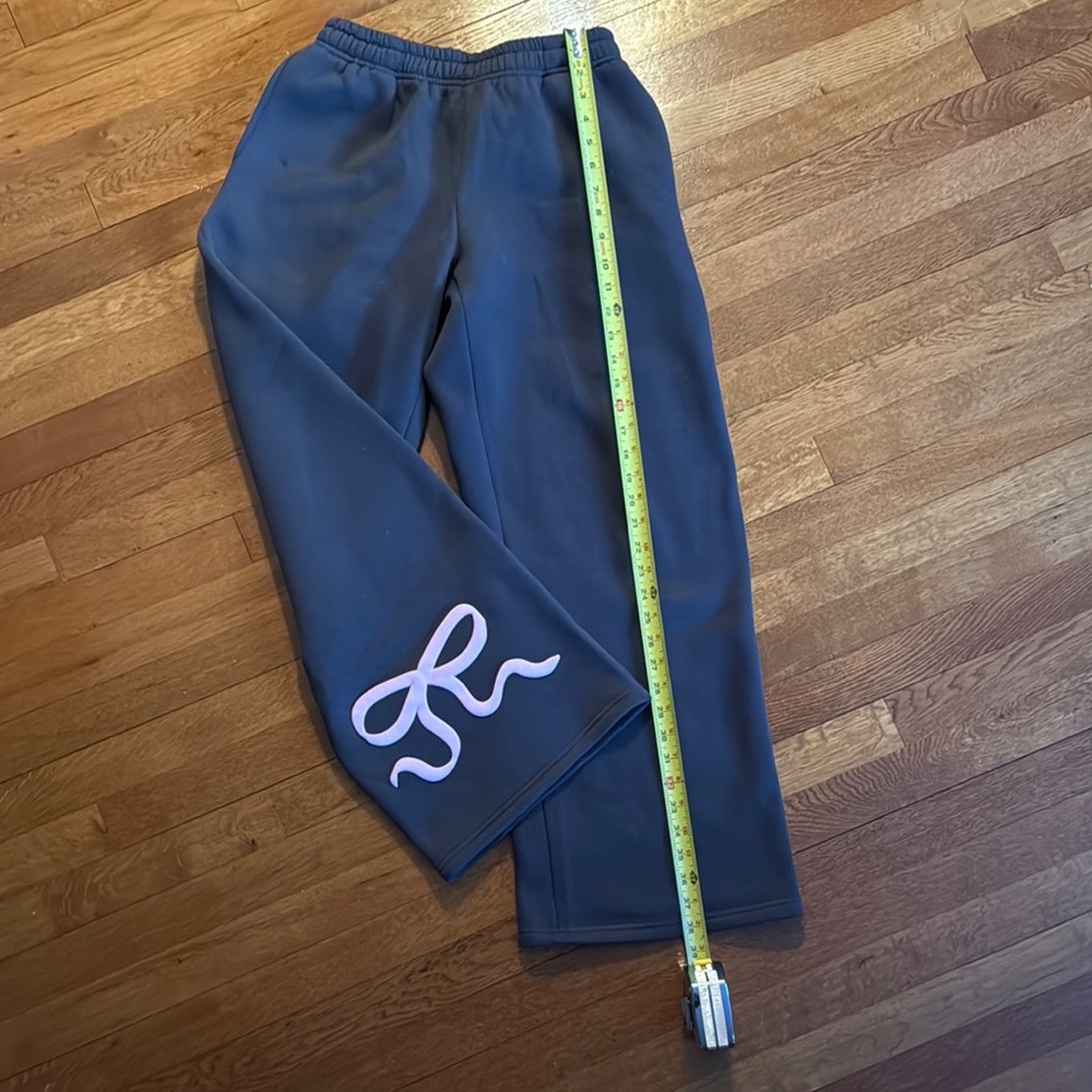 Edikted women’s wide leg sweat pants. Dark Gray color with light pink bows.